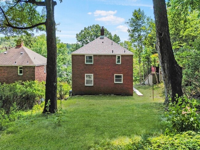 Photo - AVAILABLE NOW! RENOVATED 3-BEDROOM!