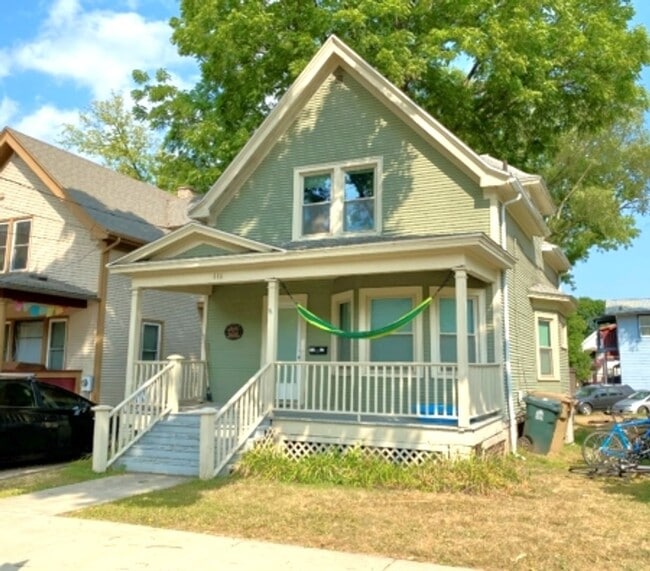 Building Photo - 111 S Randall Ave Rental