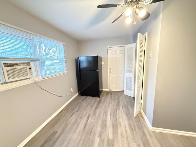 Photo - 1328 Longfellow Dr