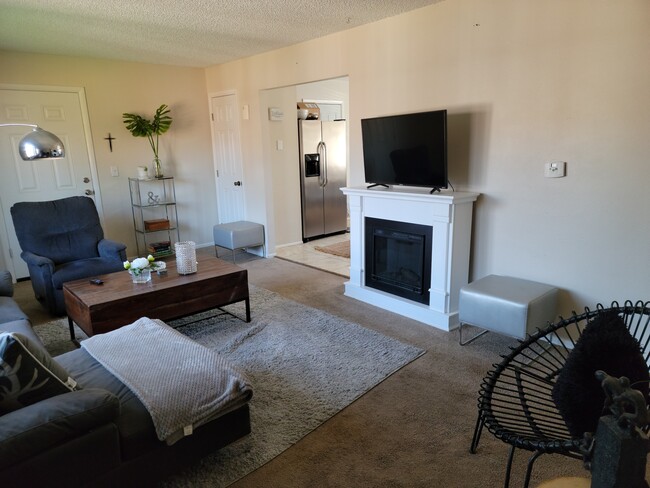Building Photo - 145 S 18th Ave Unit 145 So 18th Ave. Brighton Rental