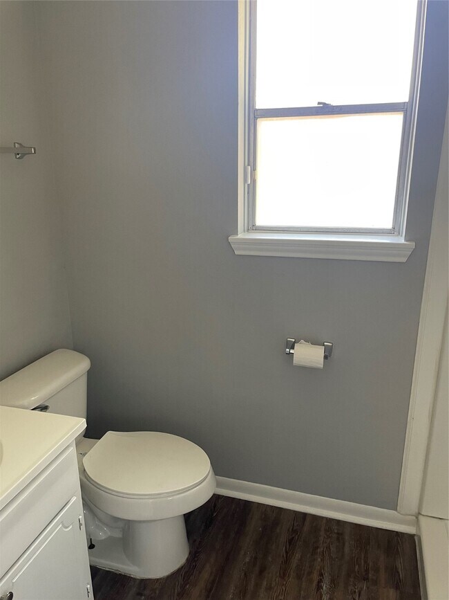 Photo - 614 Meadowglen Dr