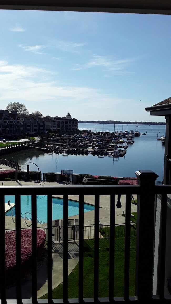 Photo - 18865 Vineyard Point Ln Unidad #33