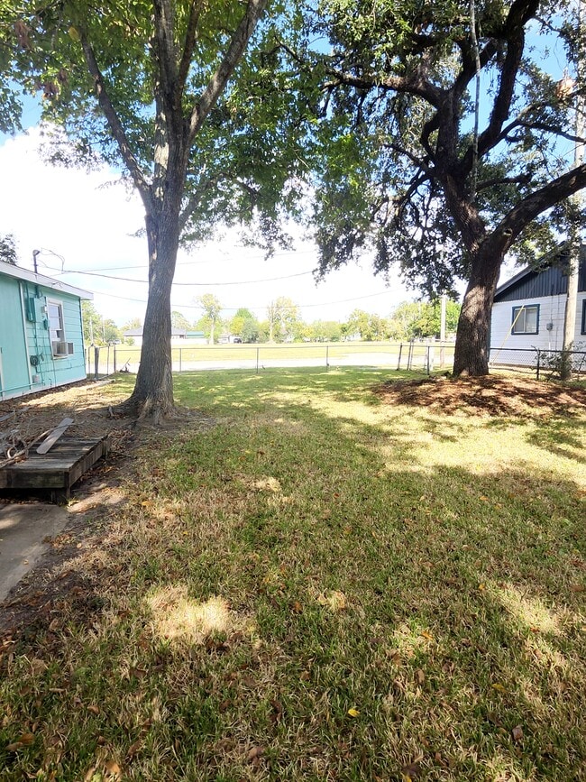 Photo - 3103 Avenue H