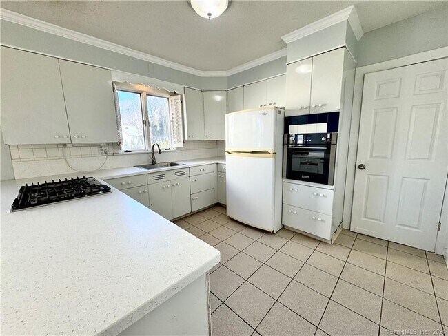 Photo - 461 Woodward Ave