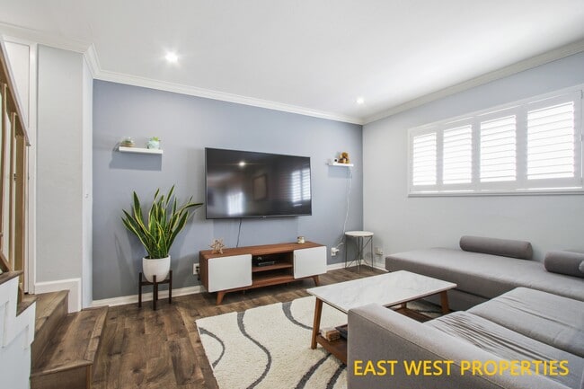 Building Photo - 1430 S Point View St Rental