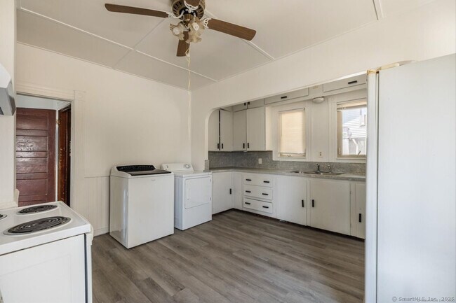 Photo - 118-120 New Haven Ave