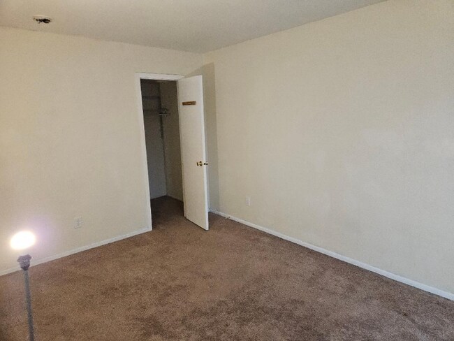Photo - 812 N Oaks Blvd