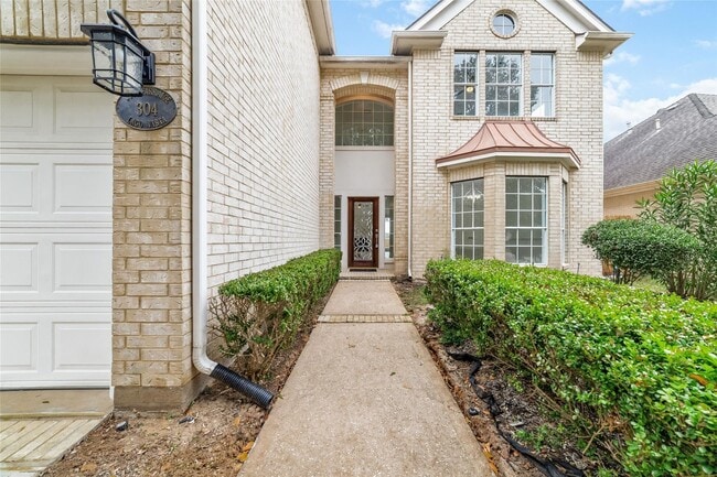 Photo - 304 Lago Vista St