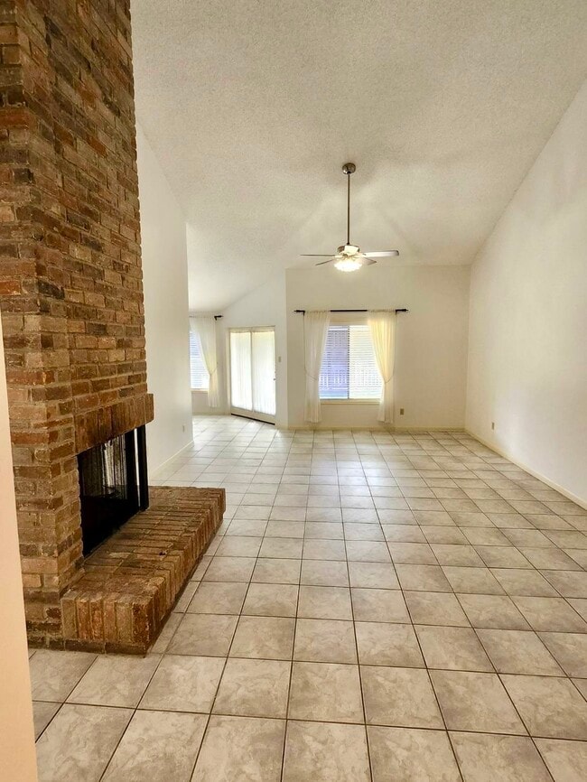 2118 Hickory Lawn Dr