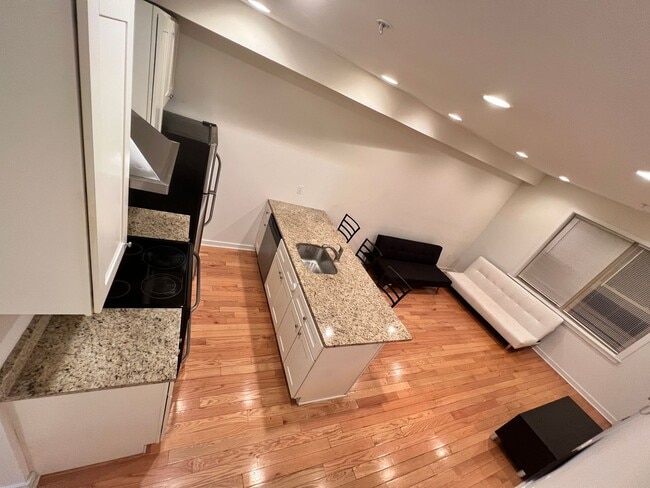 Photo - 530 N 36th St Unit 2F
