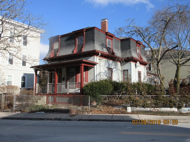 Building Photo - 42 Putnam Ave