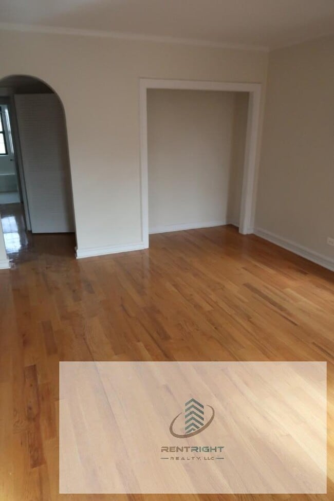 Building Photo - 426 W Briar Pl Rental