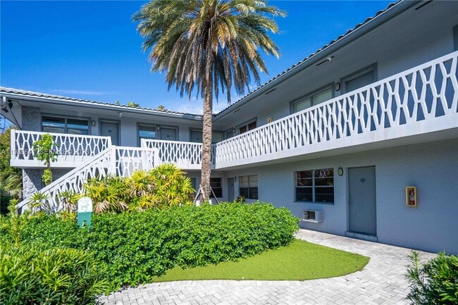 Building Photo - 715 NE 6th St Unit 5C