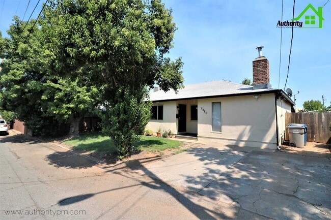 Photo - 2413 Ramona Pl