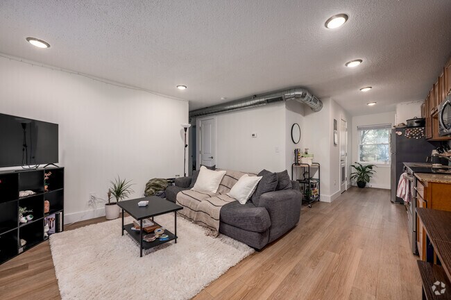 2BR, 2BA - 1,100SF - Living Room
