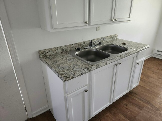 Photo - 1870 Haldane Rd