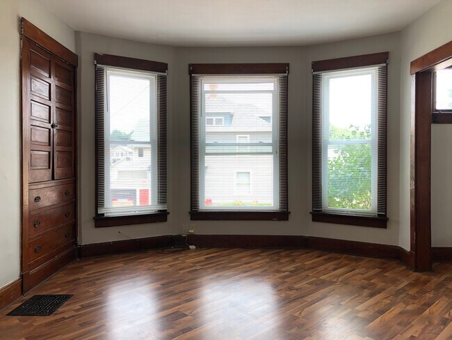 Building Photo - 119 E 8th St Unit 1 Rental