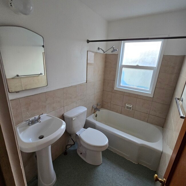 Photo - 3 Hillcrest St