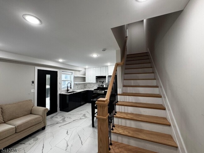 Photo - 97 Irving St