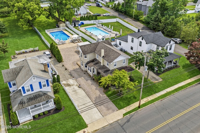 370 W Park Ave