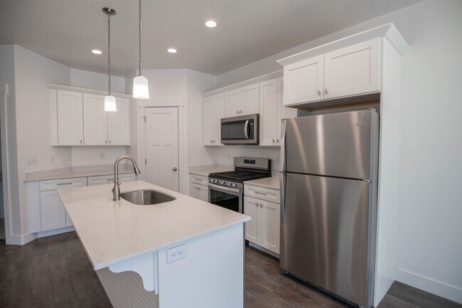 Photo - Beautiful 4 Bedroom Townhome in Saratoga Springs!