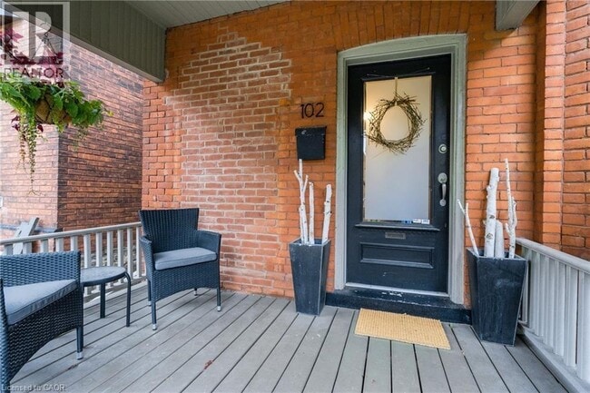Photo - 102 Ontario Ave