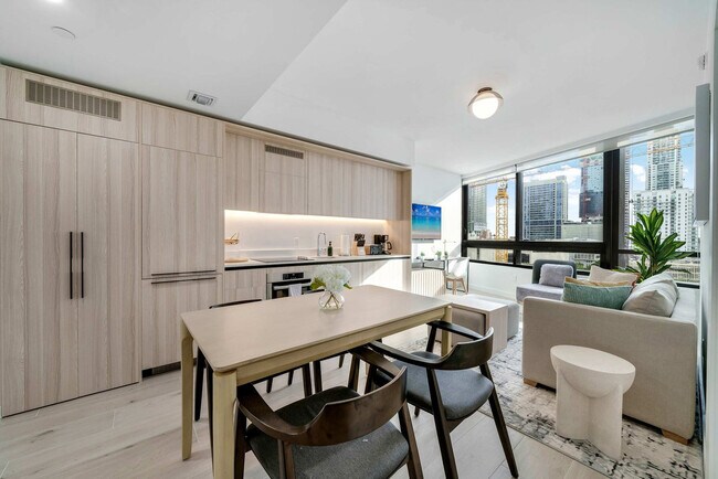 Photo - 225 N Miami Ave Unidad FL11-ID1391813P