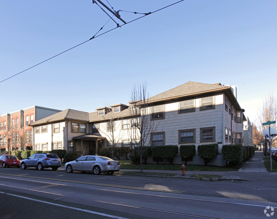 Photo - Lee Apartments