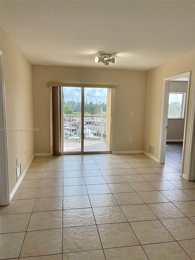 Building Photo - 2415 NW 16th St Rd Unit 514-514 Rental