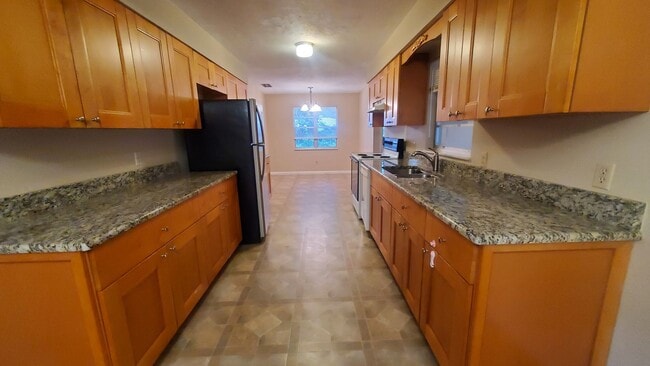 Photo - Large 3 Bedroom, 2.5 Bath with large Den and Family Room in Rainbows End, Dunnellon, FL