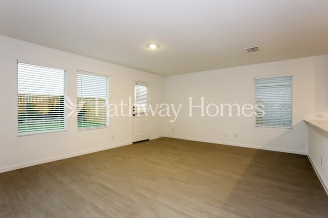 Photo - 1533 Lanner Mdws Ln