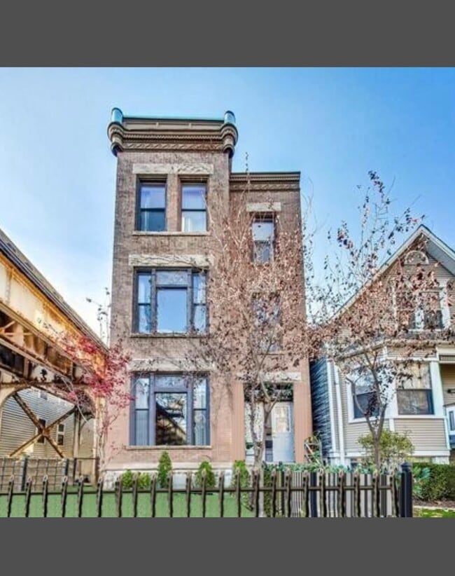 Building Photo - 3412 N Janssen Ave Unit #2