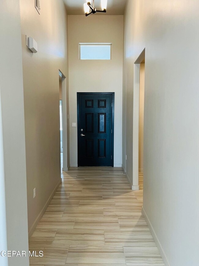 Photo - 208 Farnborough St