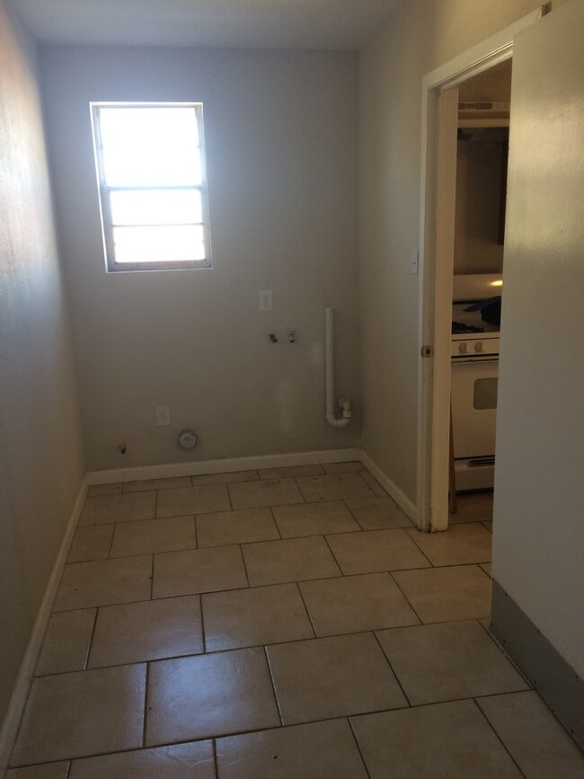 Photo - 2350 Lyndell Dr Unit C