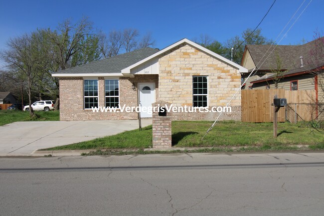 Photo - 707 N Brazos Ave House