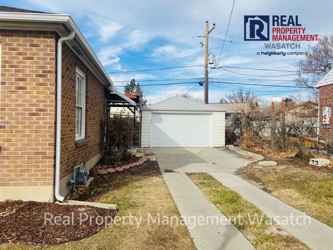 Photo - 945 E Elgin Ave
