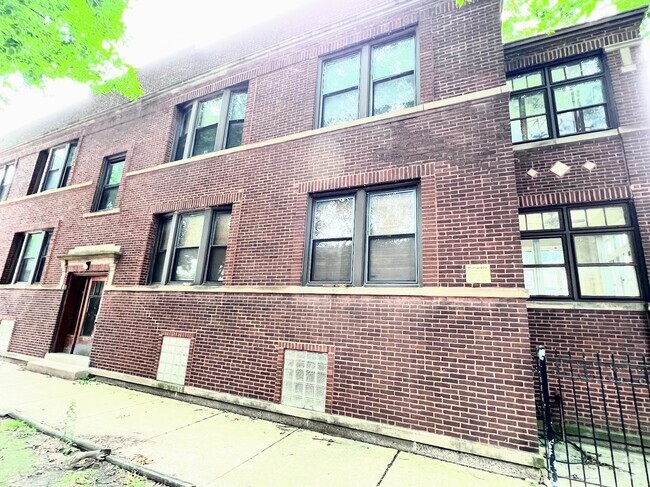 Building Photo - 4322 N Hoyne Ave Unit 1N Rental