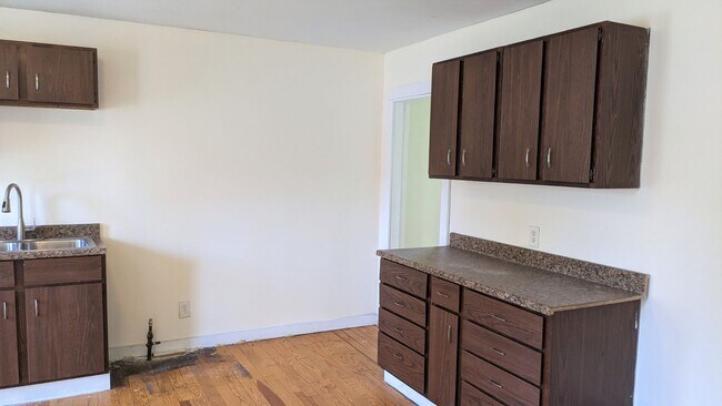 Photo - 1045 Kenneth- Large house with basement