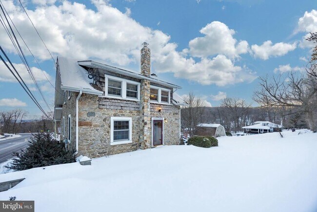 Photo - 2568 Pike Ave