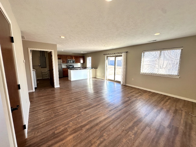 Photo - 3005 Zenith Ave