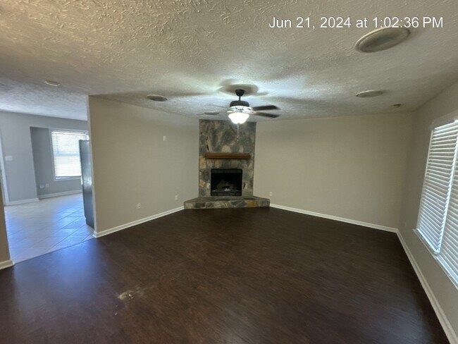 Photo - 5032 Shimmer Dr