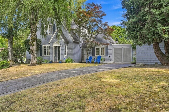 Building Photo - 3411 SE Crystal Springs Blvd