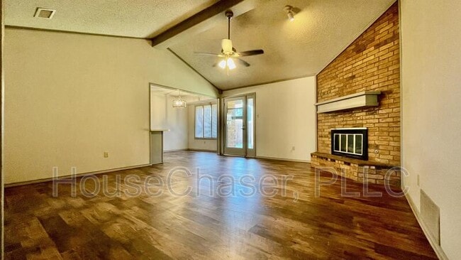 Photo - 3717 102nd St