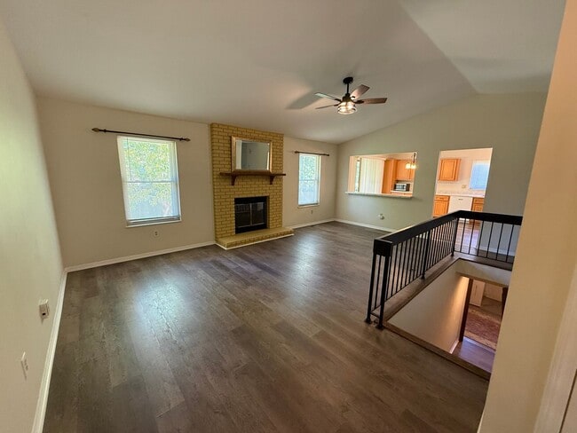 Photo - 17 Hurstfield Ct