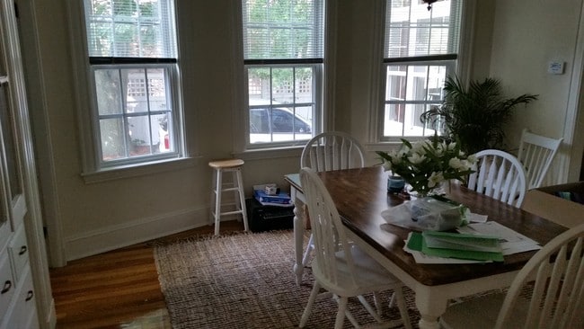 Building Photo - 43 Evergreen Ave Unit 1