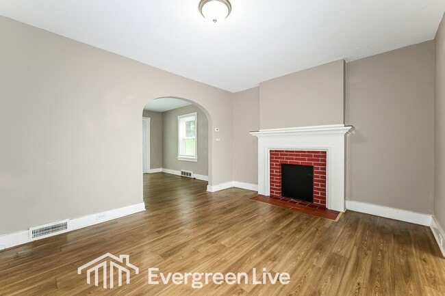 Photo - 192 1/2 St Joseph St