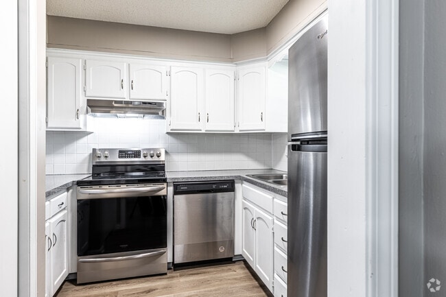 2BR, 1.5BA - 927SF - Holmesbrook Townhomes