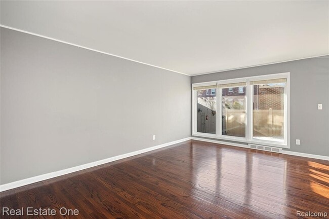 Photo - 556 Bloomfield Ct