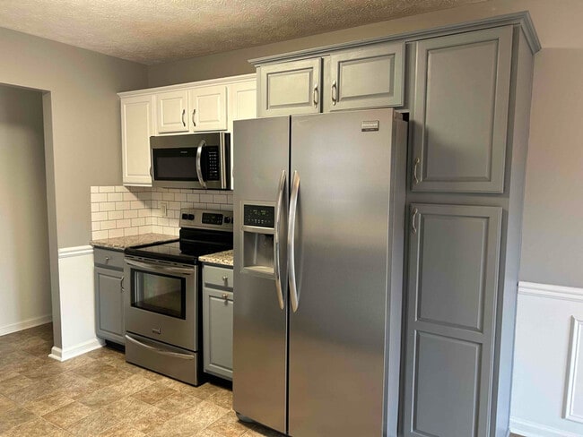 Photo - 504 Elleigh Way