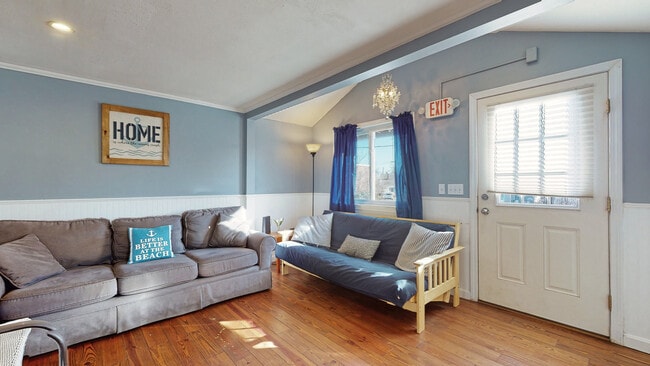 64 Saco Ave